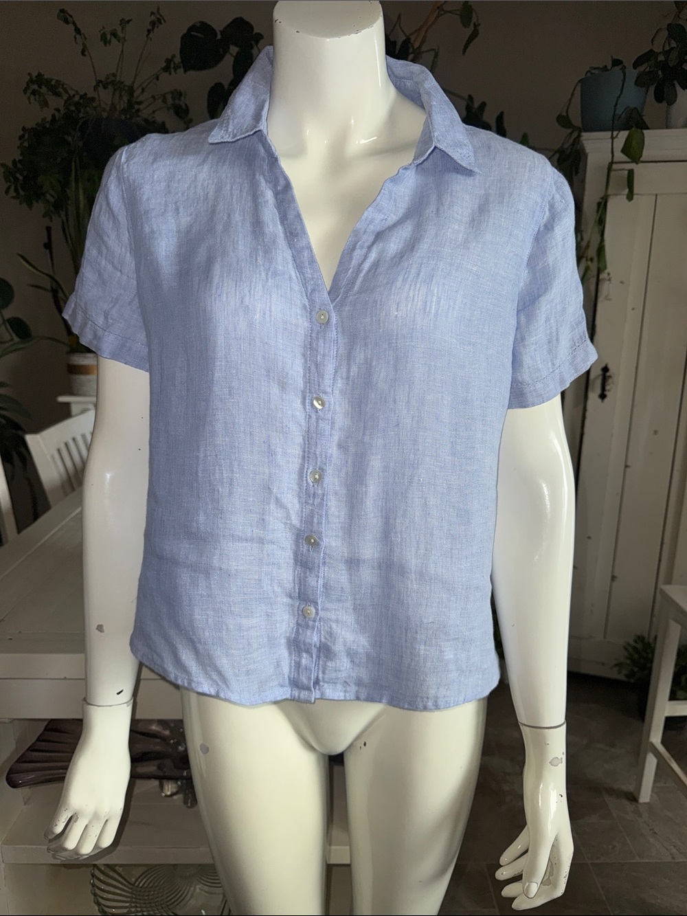 Joie light blue, short-sleeve linen button-up shirt med